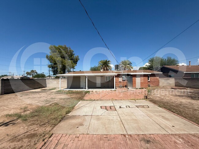 Building Photo - 4702 E Cooper St