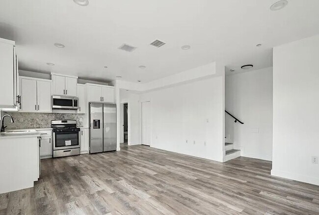 Building Photo - 2516 Malabar St