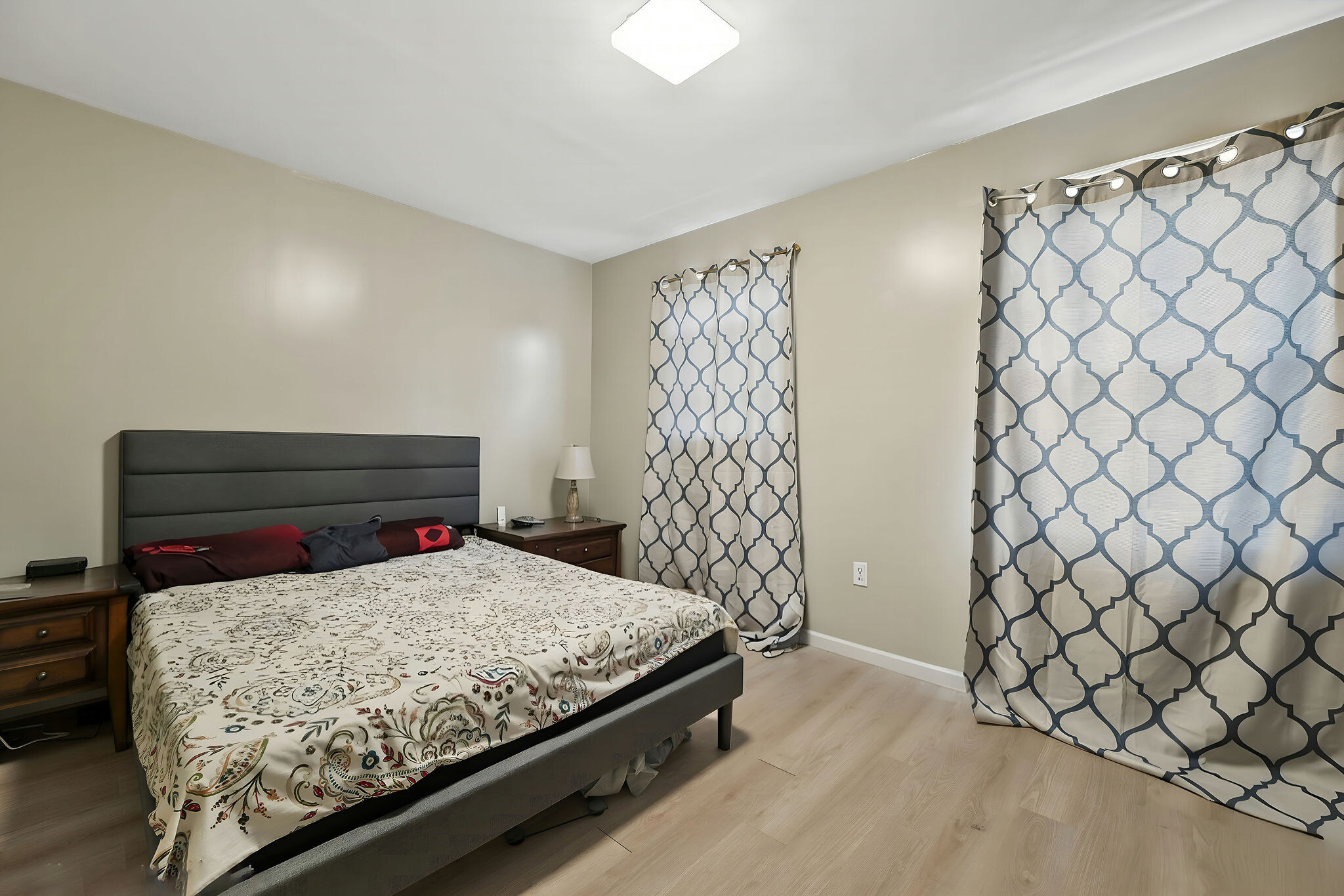 Building Photo - 15 Wales Ave