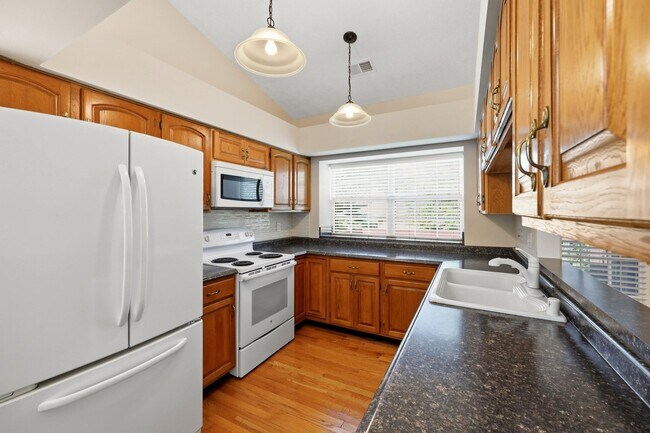 Building Photo - 3013 Redbud Ct