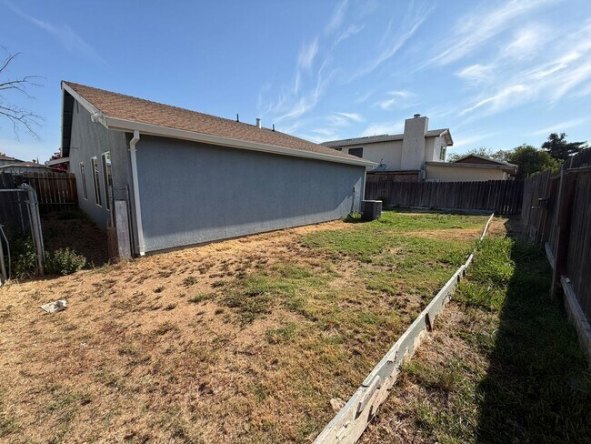 Building Photo - 8267 Moorhaven Way