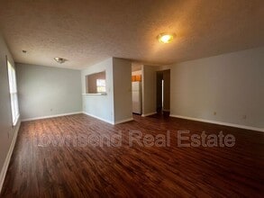 Building Photo - 1055 Ancestry Dr