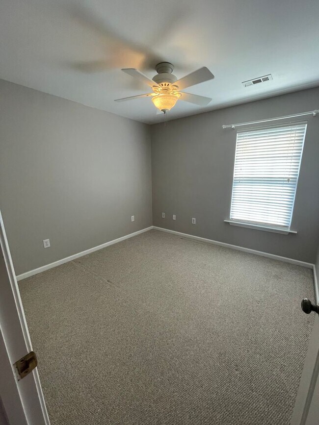 Building Photo - Lovely 3 Bedroom 2.5 bath Home in Bridges Estates, walking distance to Bridgeway Station!!