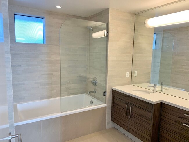 Building Photo - Chic 1BD/1BA in the Heart of Hayes Valley!...