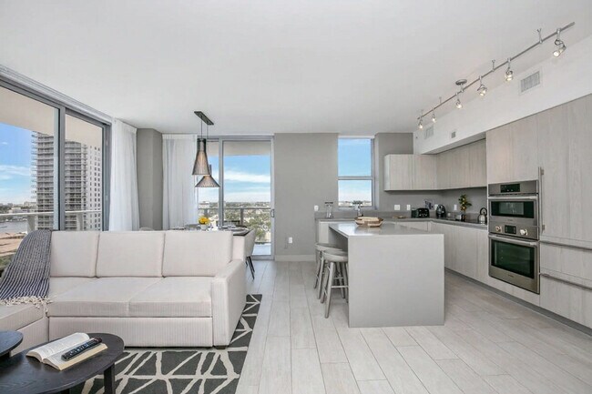 Building Photo - 4010 S Ocean Dr