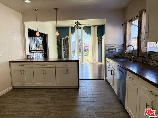 Building Photo - 9428 Harvard Blvd