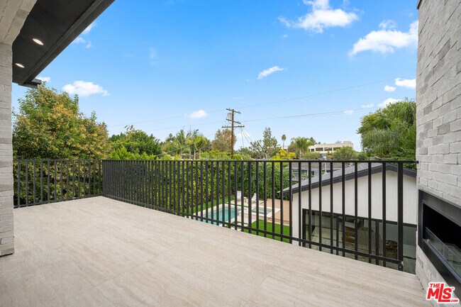 Building Photo - 4740 Sunnyslope Ave