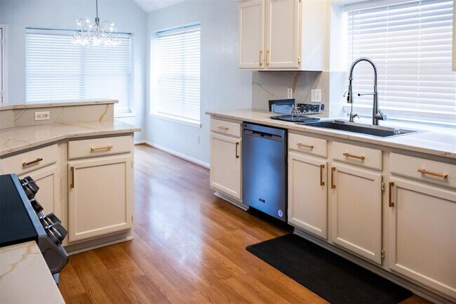 Building Photo - 16818 Benwick Dr