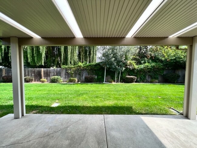 Building Photo - 13037 W Peachleaf Ct