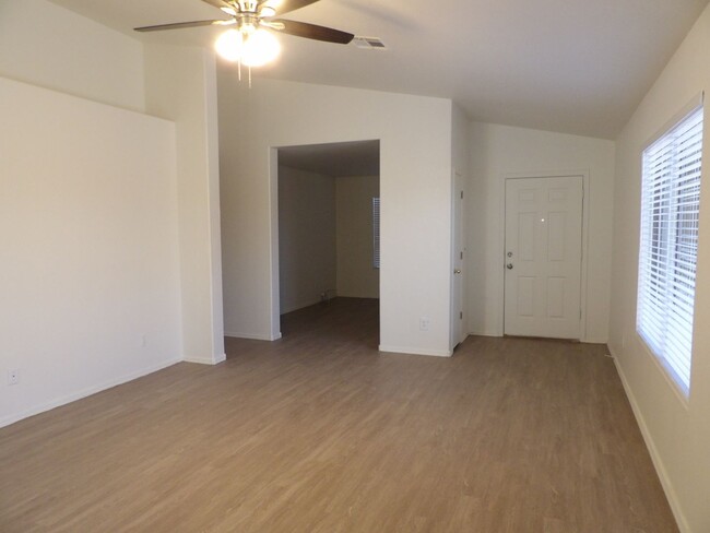Building Photo - 3bed/2bath + Den in Apache Junction