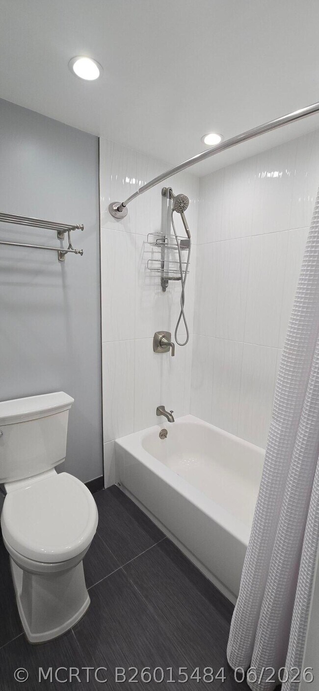 Building Photo - 3300 N Palm Aire Dr