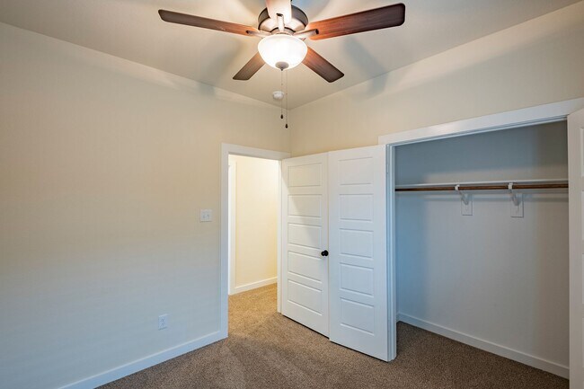 Building Photo - 709 Blackland dr