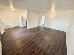 Building Photo - Hot Deal! 1-Bedroom Apartment Across from City Park – First Month Free or $100 Off