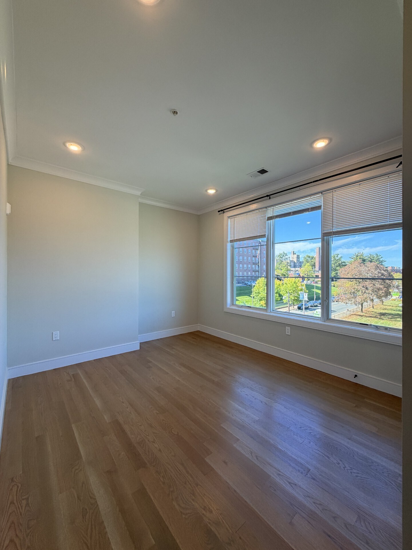 Building Photo - 104 Warren St