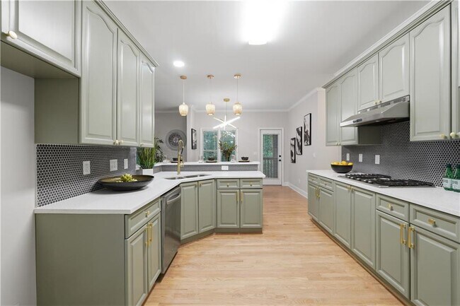 Building Photo - 682 Montglade Ct