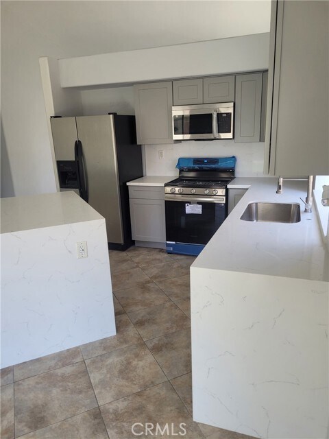 Building Photo - 18885 Oakview Way