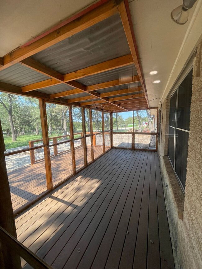 Building Photo - Available Now! *No Pets* Completely Renova...