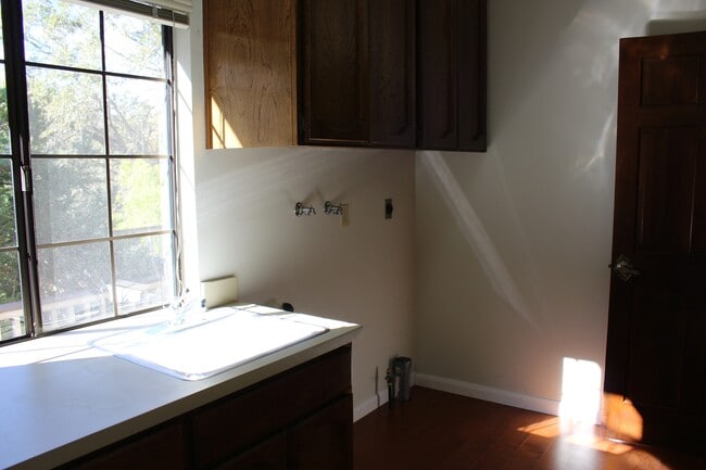 Building Photo - 28050 Horseshoe Ct