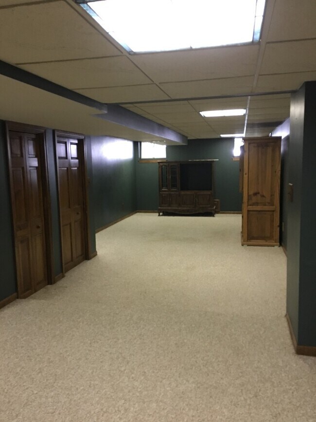Building Photo - 926 Tibbetts Wick Rd