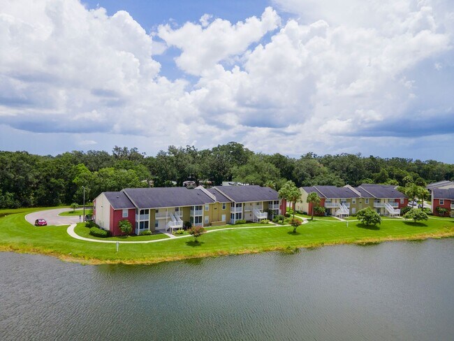 Building Photo - 1/1 Den Upgraded in Brandon in walking dis...