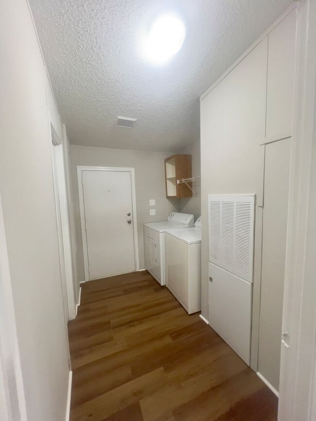 Building Photo - Four bedroom, 2 bath Modular home in Siler...