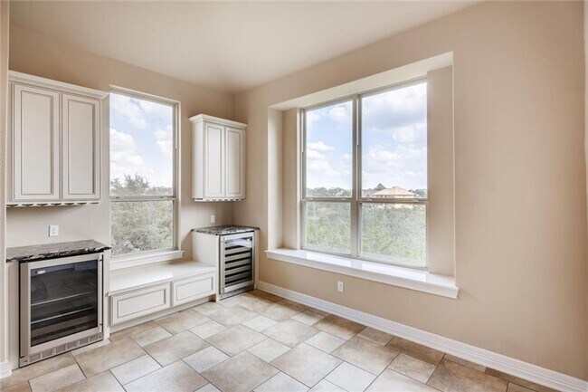 Building Photo - Stunning Single Story in Falconhead West!