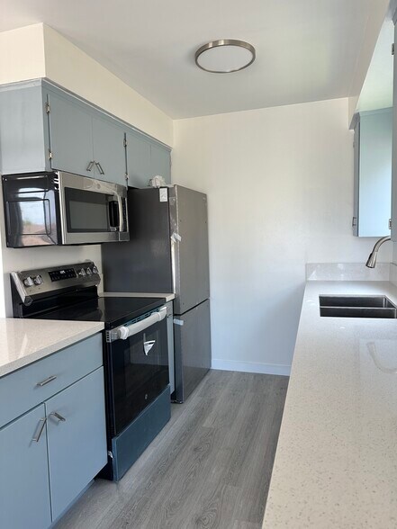 More beautiful kitchen - 21104 Donora Ave