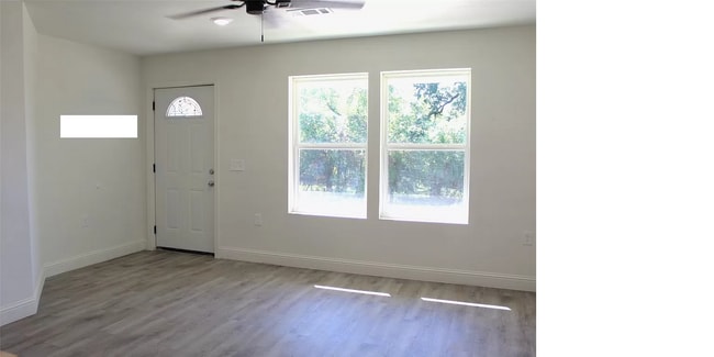 Building Photo - 911 E Lewis Dr