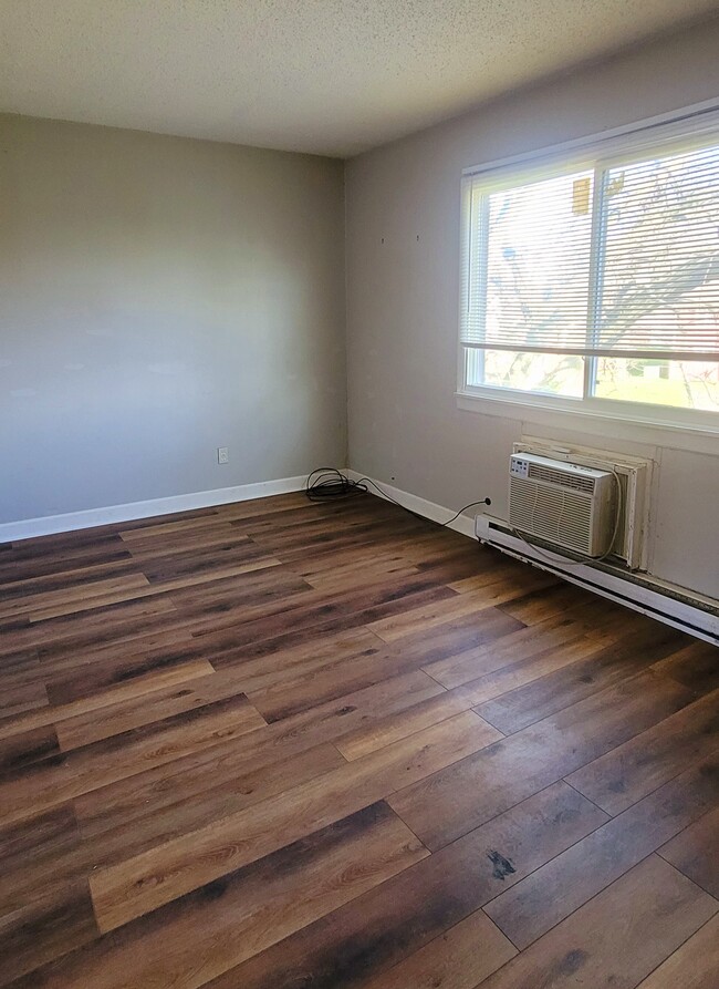 bedroom 1 - 1371 Monomoy St
