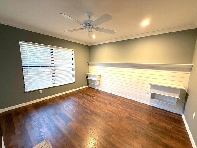 Building Photo - NEWLY LISTED!! Beautifully Updated 3-Bed/2-Bath Home in Sarasota!