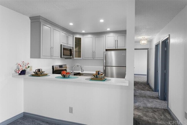 Building Photo - Modern 3 Bedroom, 2 Bath Completely Remodeled Condo