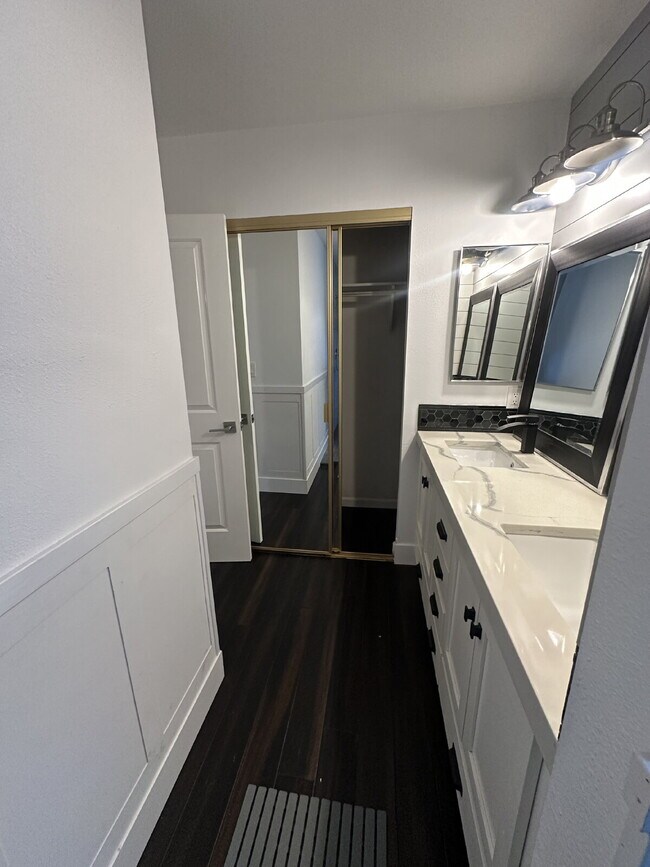 Building Photo - $5,250 - 4 Bed / 3 Bath Remodeled House in El Cajon