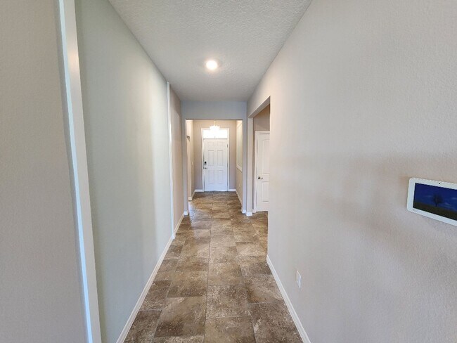 Building Photo - Lovely 4 Bedroom Home at Oak Leaf Preserve