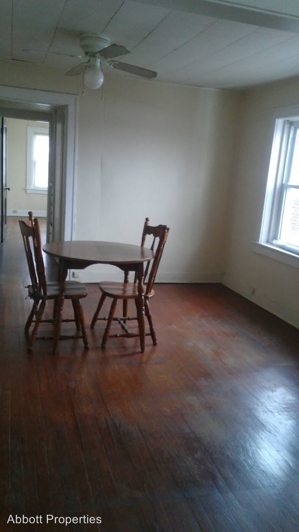 Building Photo - 3216-3218 E 10th St