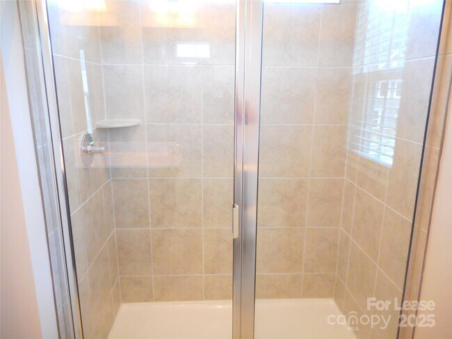 Building Photo - 421 Serenity Cir