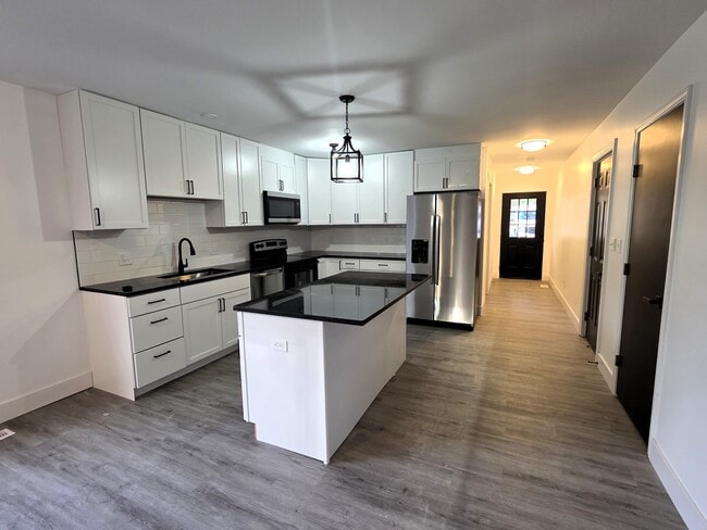 Building Photo - 12 New Sugar Creek Rd