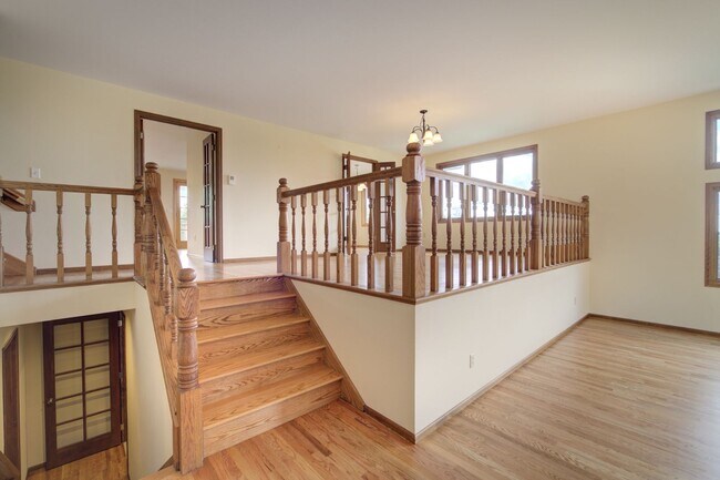 Building Photo - 5bd/3.5ba Bellevue House