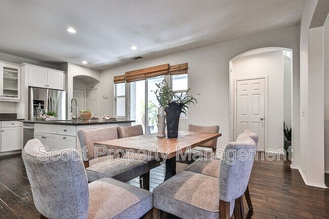 Building Photo - 28814 S Lake Dr