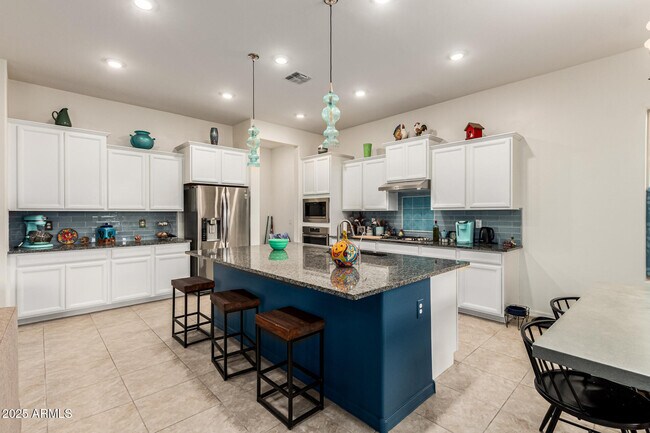 Building Photo - 17826 W Gold Poppy Way