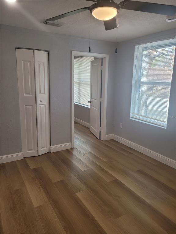 Building Photo - 1320 S Oleander Ave