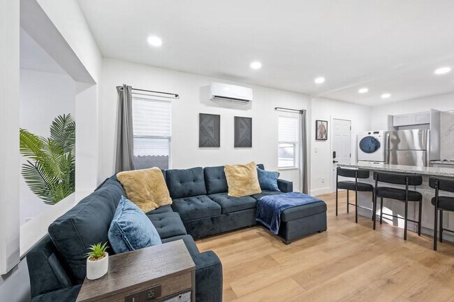 Building Photo - 310 NE 58th Terrace