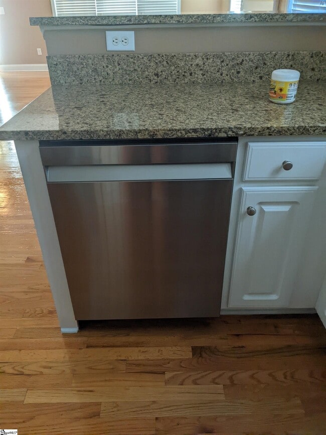 Building Photo - 10 Alex Ct