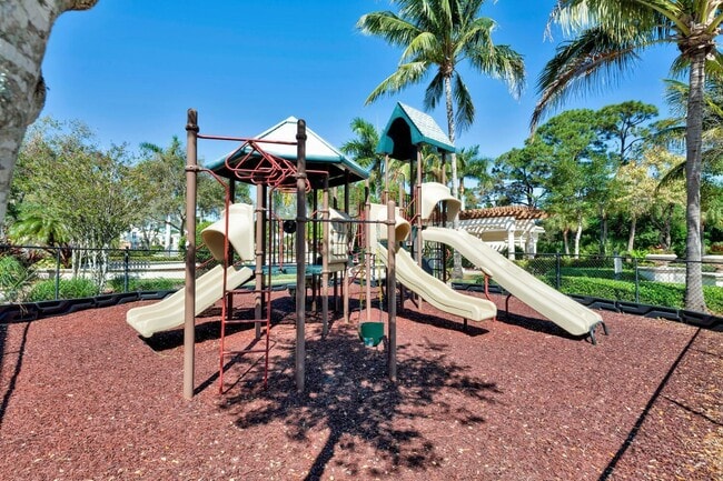 Building Photo - 5205 Myrtlewood Cir E