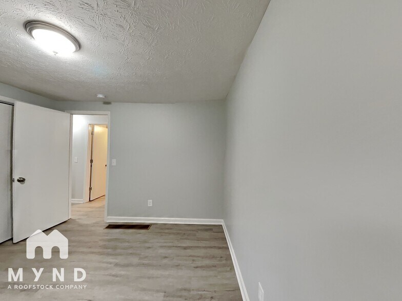 Building Photo - 6150 Lullwater Dr