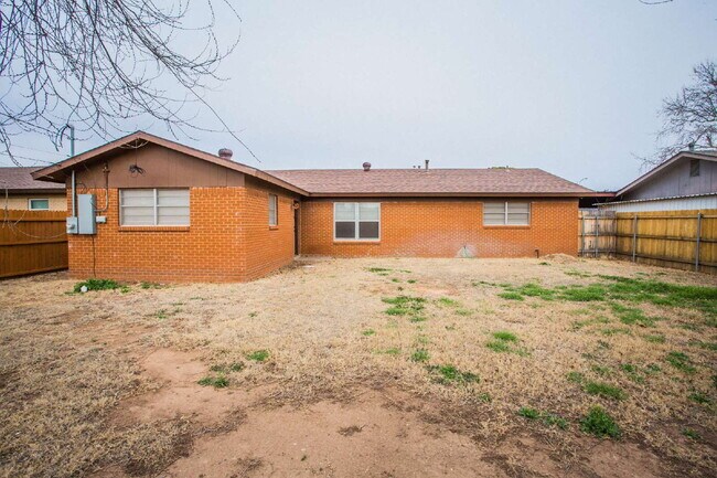 Building Photo - "Charming 3-Bed Retreat in Lubbock with Granite Accents & Spacious Living!"
