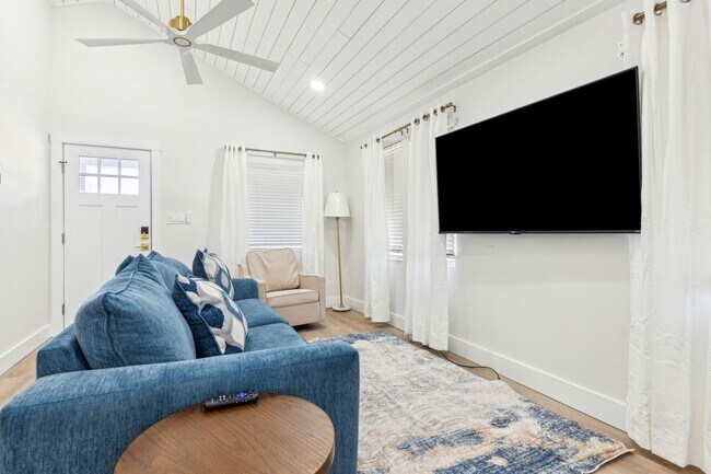 Building Photo - Charming Lowcountry Home for Rent on Edisto Island