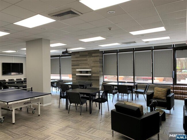 Building Photo - 770 Anderson Ave