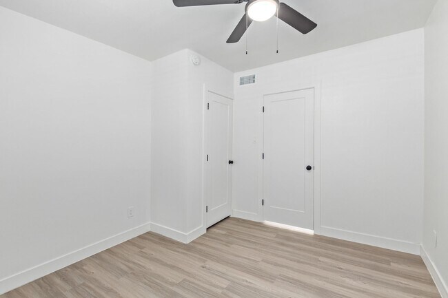 Building Photo - 3 bed | 2 bath Casita Style Home - 1 Mile to ASU!