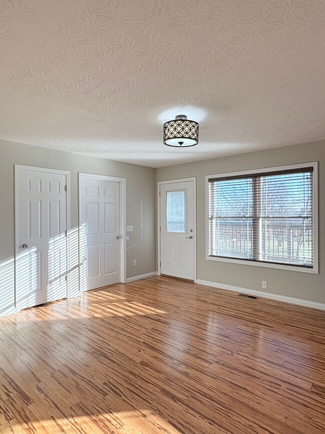 Building Photo - 968 Brookwood Dr