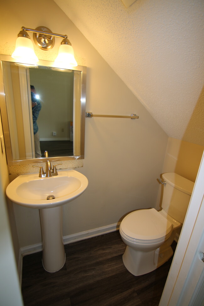 Half bath downstairs - 609 Smithdale Dr